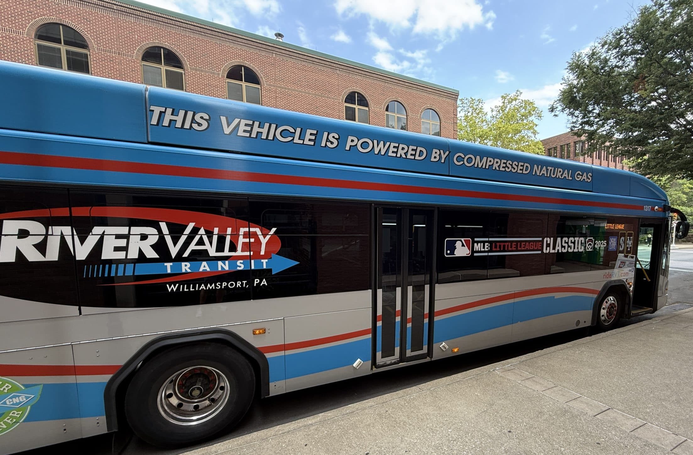 Bus from River Valley Transit fueled by UGI natural gas.